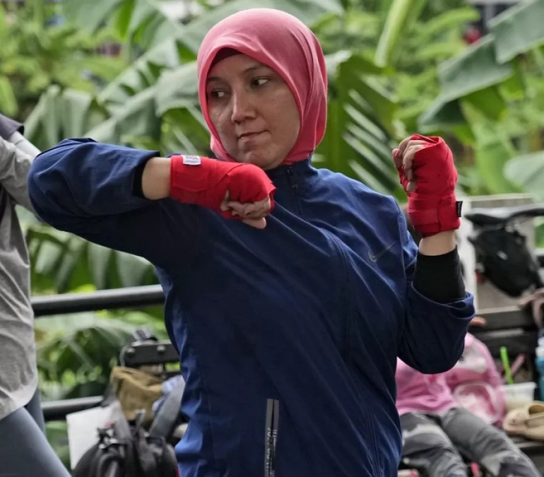 Muslim Women in Canada Armed