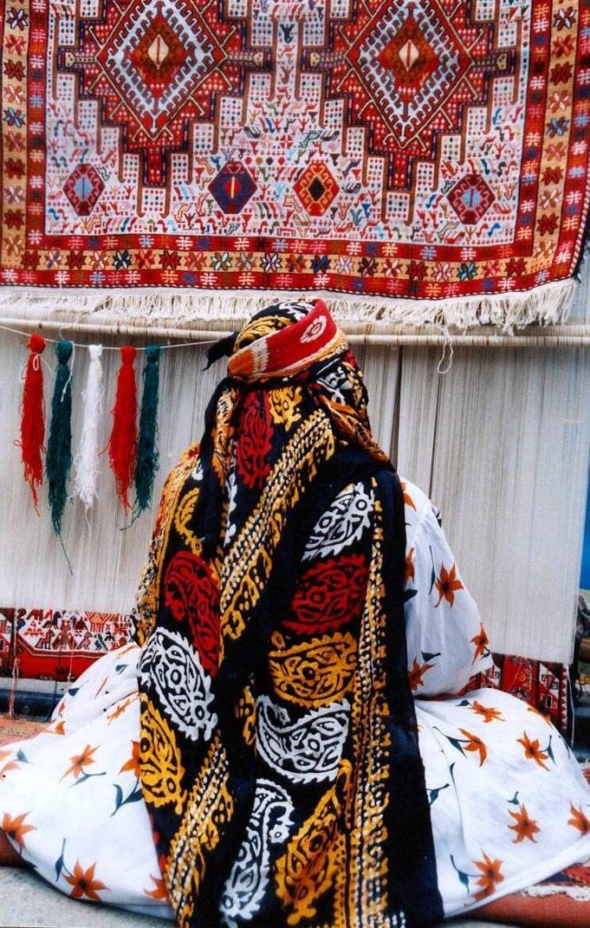 تفاوت-فرش-عشایری-با-روستایی-2-651×1024